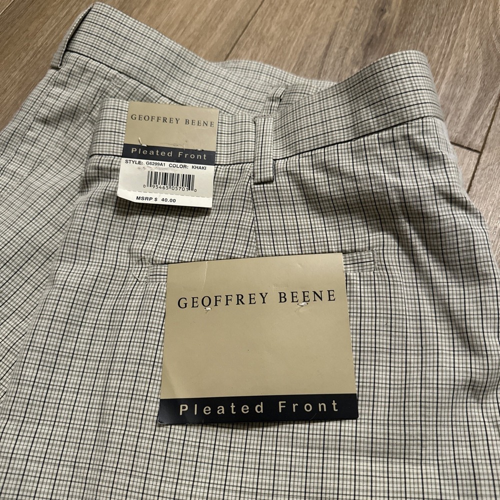 Geoffrey Beene Men's Khaki Plaid Pleated Front Shorts Size 42 9" Inseam NEW